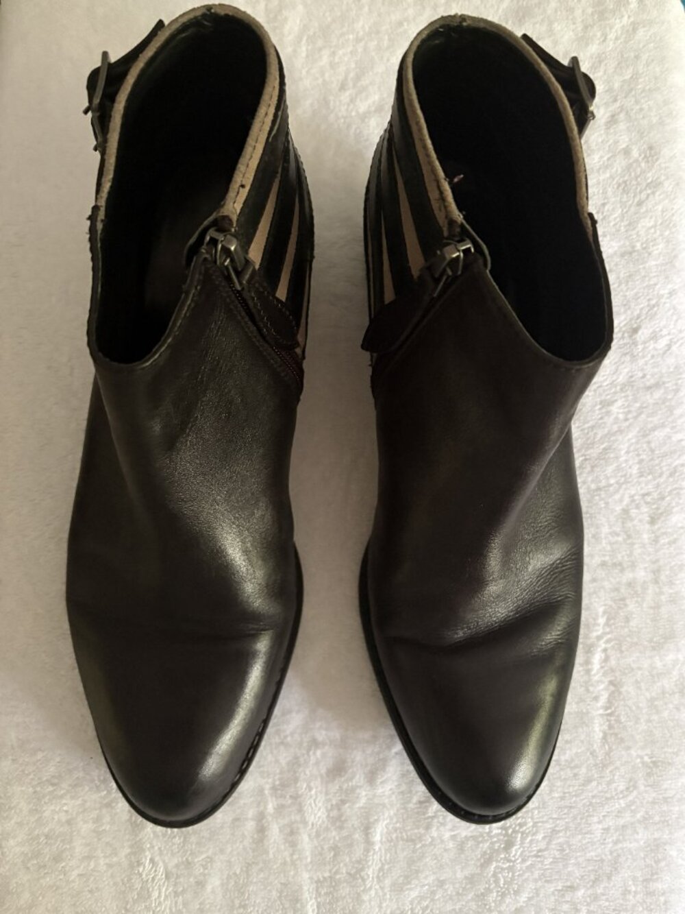 Franco Sarto black and cream booties, size 9M - Picture 2 of 3